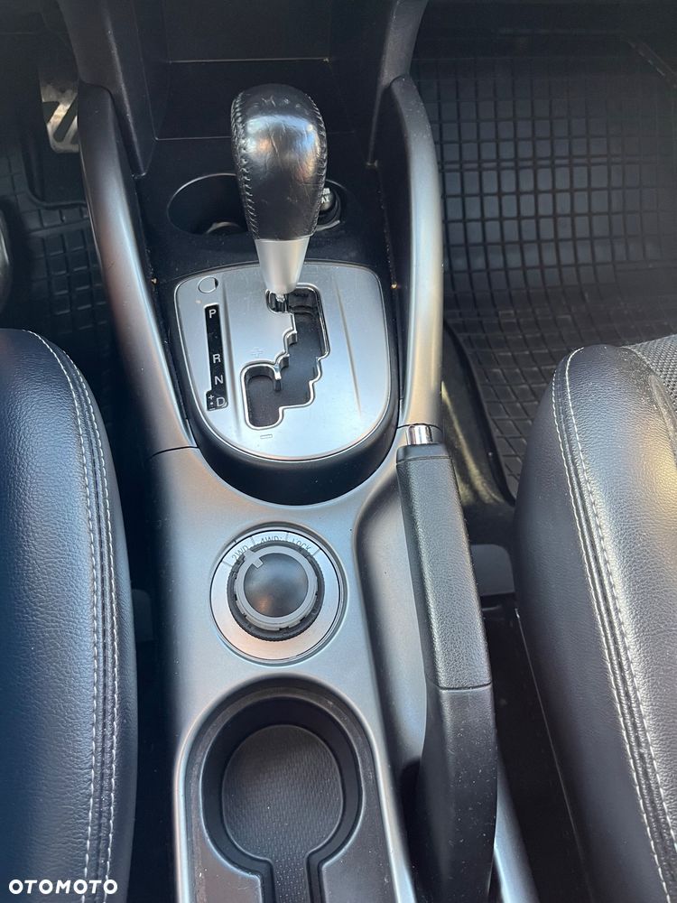 Mitsubishi Outlander 2.4 Instyle NAVI CVT - 12