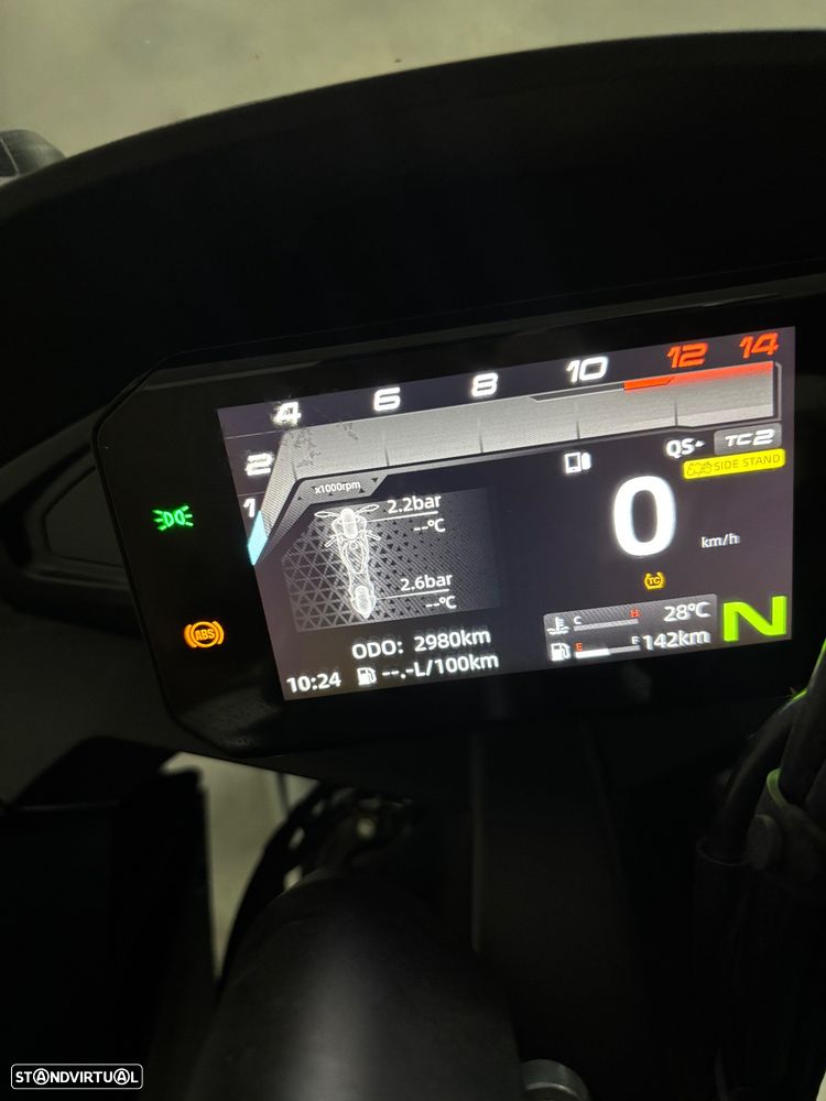 CF Moto 675SR-R - 3