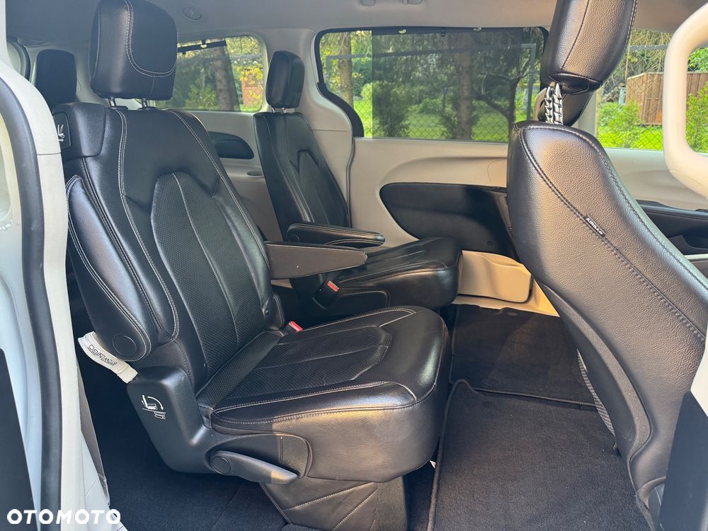 Chrysler Pacifica - 27