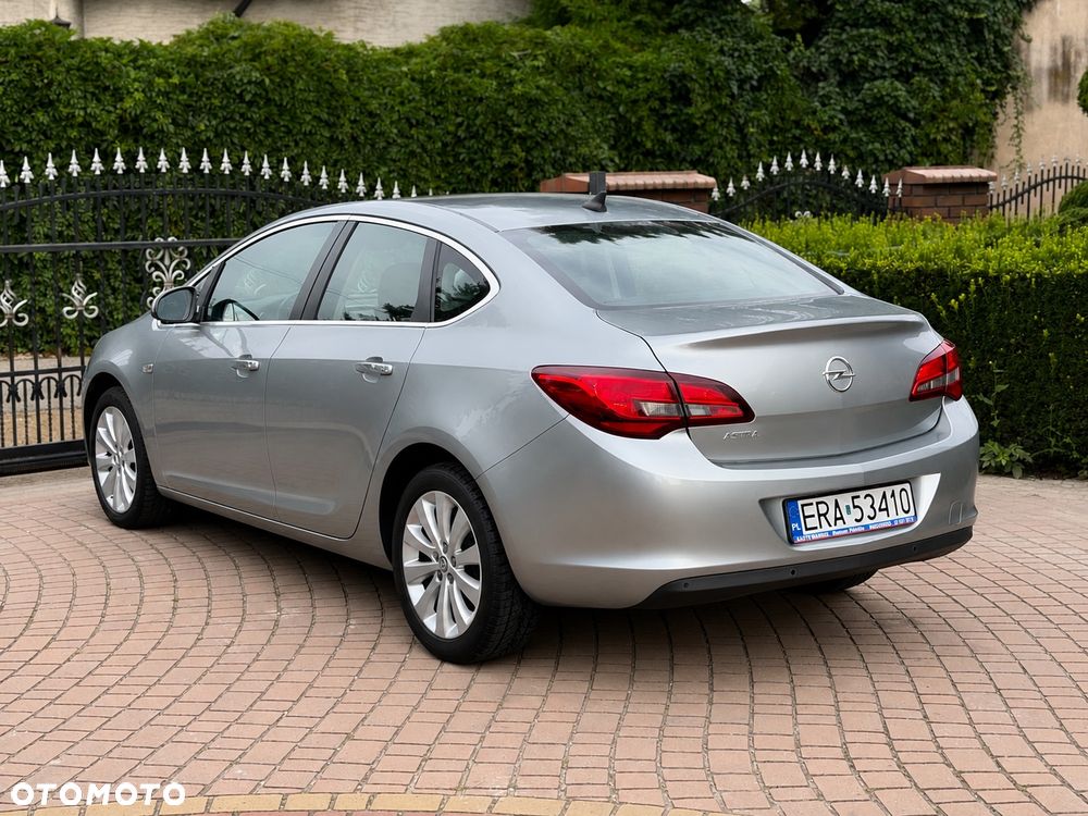 Opel Astra 1.4 ecoFLEX Cosmo - 4