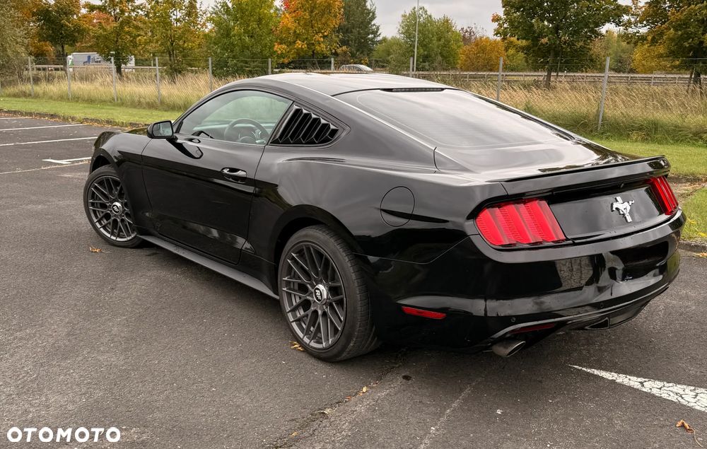 Ford Mustang - 12