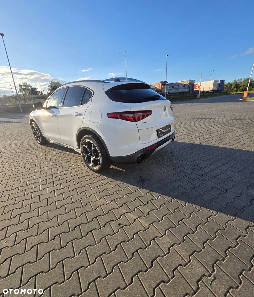 Alfa Romeo Stelvio 2.0 Turbo 16V AT8-Q4 Ti - 9