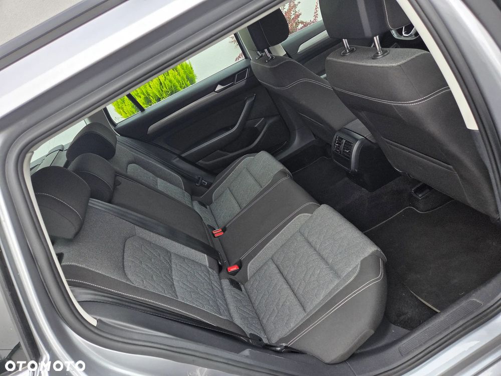 Volkswagen Passat - 14