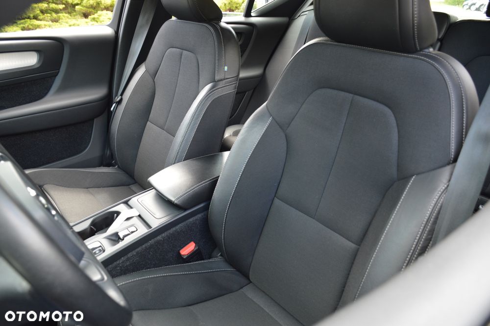 Volvo XC 40 D3 AWD Geartronic Momentum Pro - 27