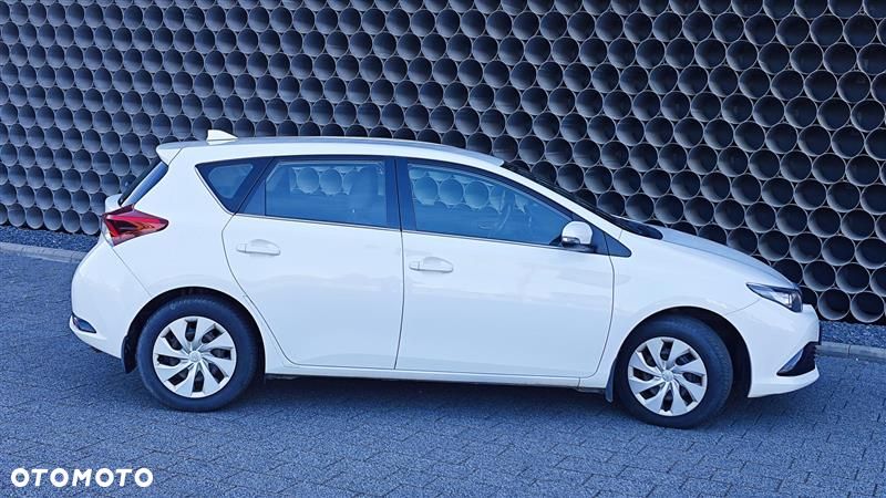 Toyota Auris - 2