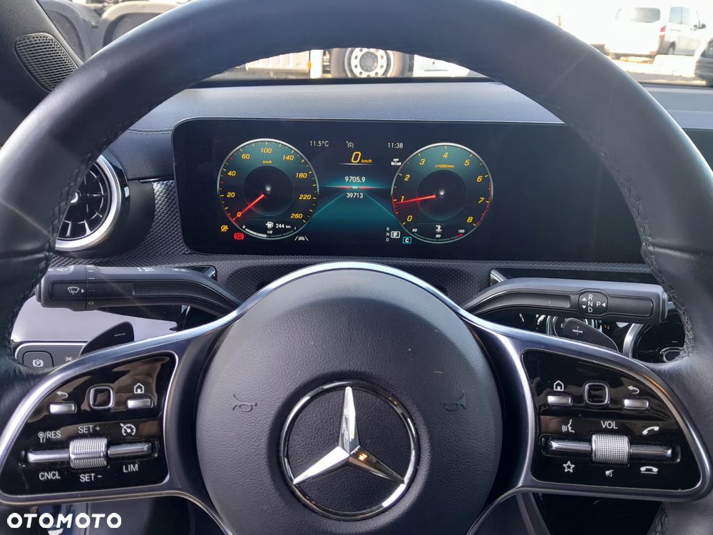 Mercedes-Benz CLA 180 Progressive 7G-DCT - 13