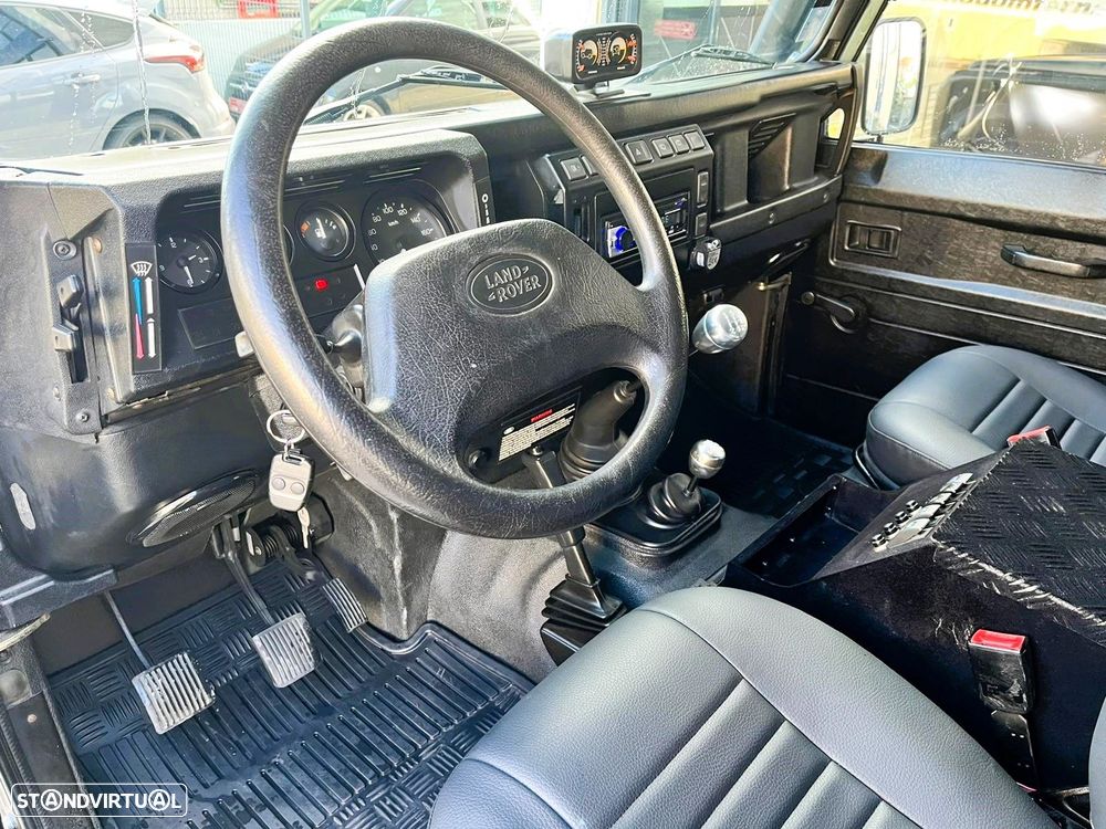 Land Rover Defender - 49