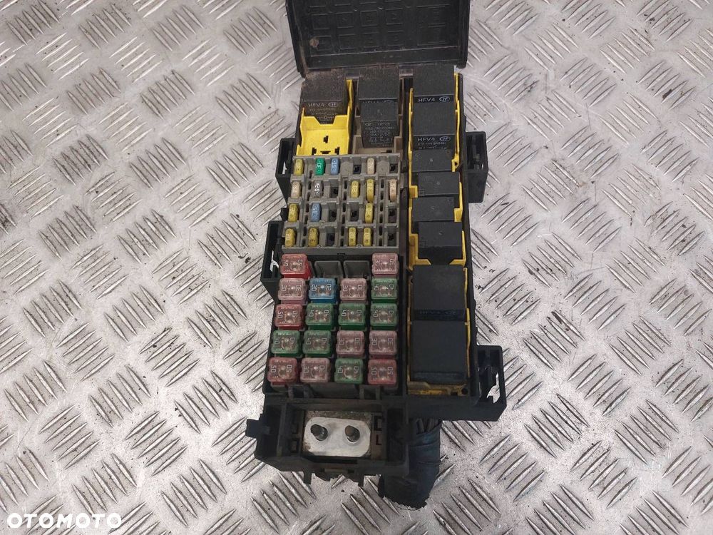 SKRZYNKA BEZPIECZNIKÓW PRZEKAŹNIKÓW GRAND CHEROKEE WK 3.0 CRD 68026451AC - 2