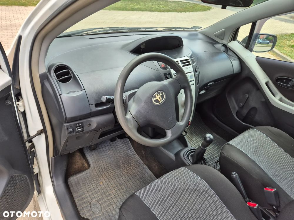 Toyota Yaris - 16