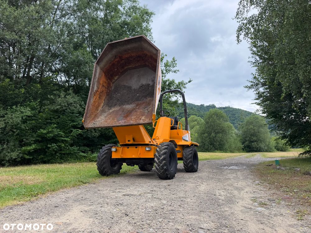 Thwaites MACH Wozidło Budowlane-Rolnicze. Wózek z Obrotową Kolebą. 3 tony ładowność. 4x4. Silnik YANMAR 4 cylindry 50 km. Jazda 3 prędkości. Maszyna w ładnym stanie z Norweskiego Gospodarstwa! Ani deka luzów i wycieków! Pełny Oryginał. Hamulce brzytwa. Serwisy w DEKRA. Maszyna Woziła lekkie ładunki. Wielka Okazja. Wszystko w pełnym Oryginale. Opony Oryginał. Oświetlenie Fabryczne!  Mocny Silnik 4 cylindry. OKAZJA TANIO - 2