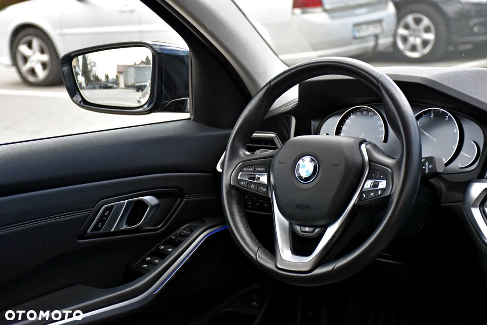 BMW Seria 3 320d Edition M Sport Shadow - 34