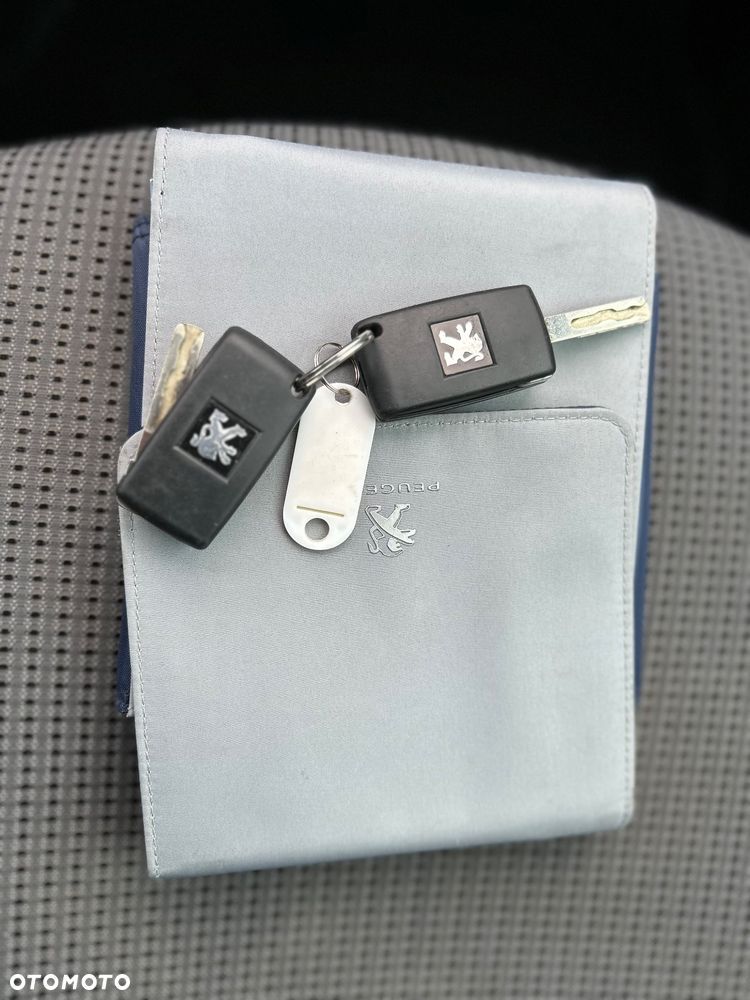 Peugeot 807 HDi 165 Premium - 25