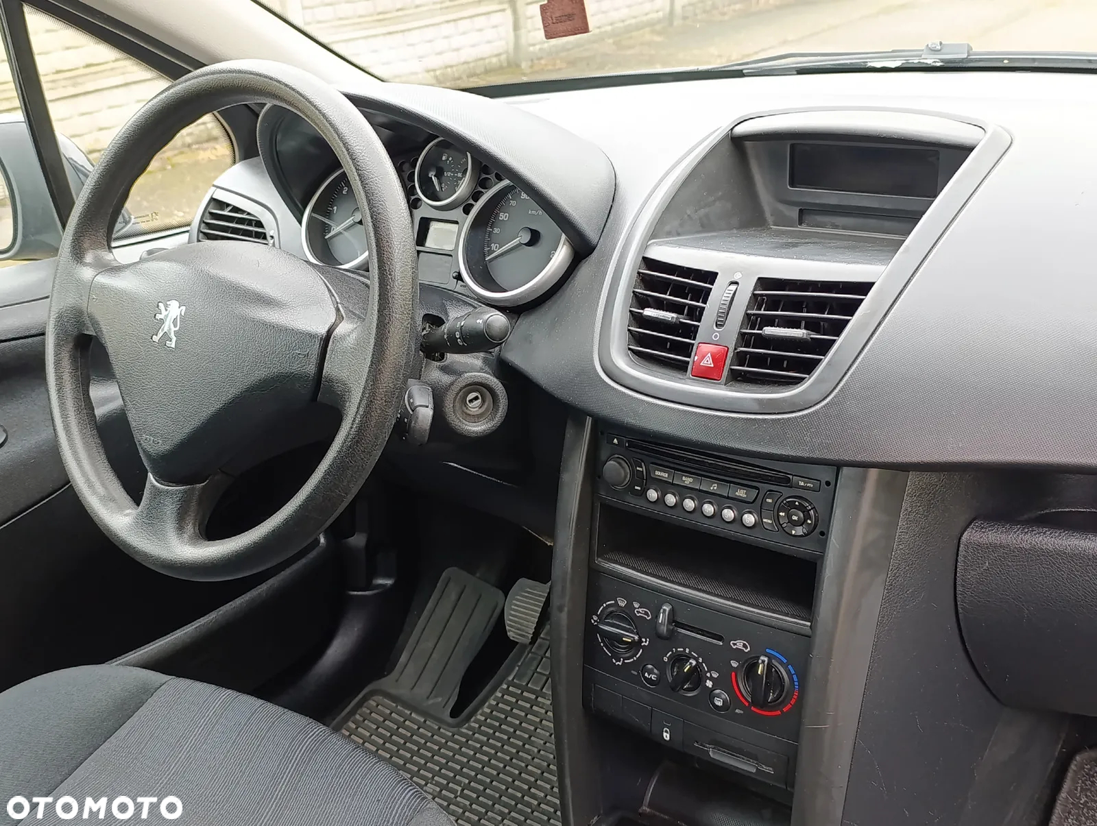 Peugeot 207 - 24