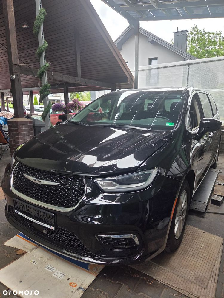 Chrysler Pacifica - 36