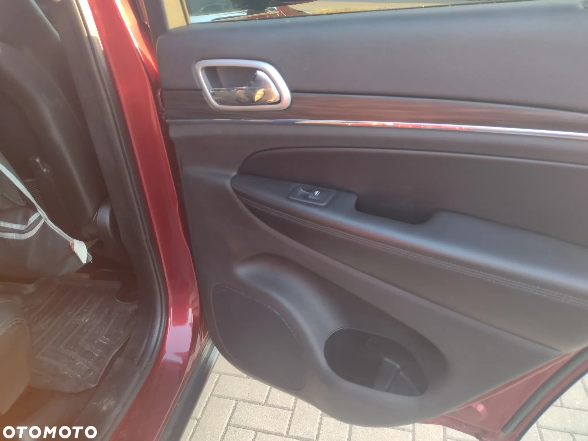 Jeep Grand Cherokee - 31