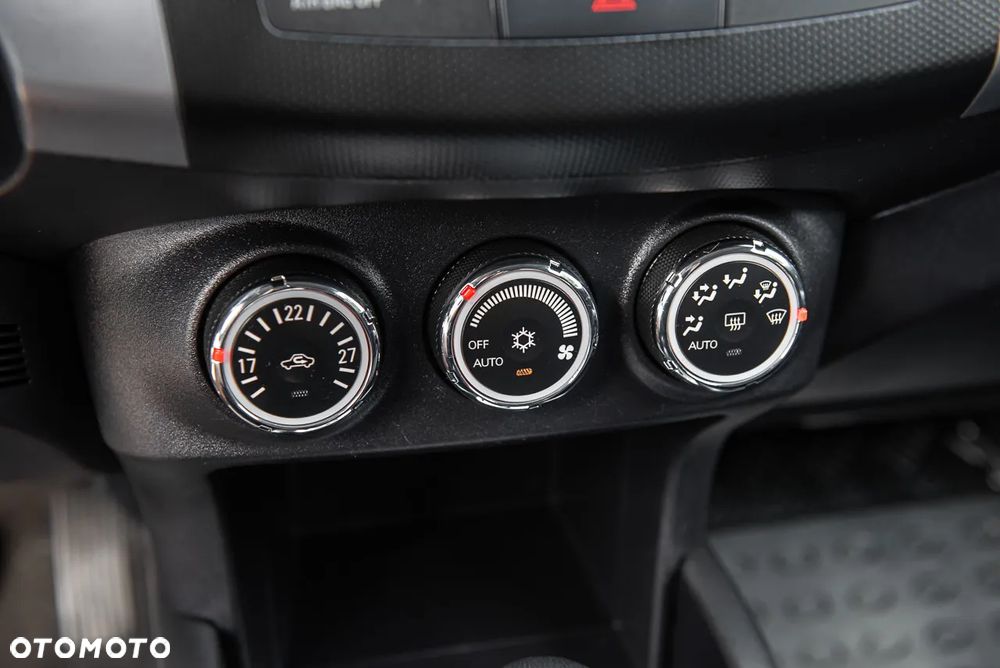 Mitsubishi Outlander - 22