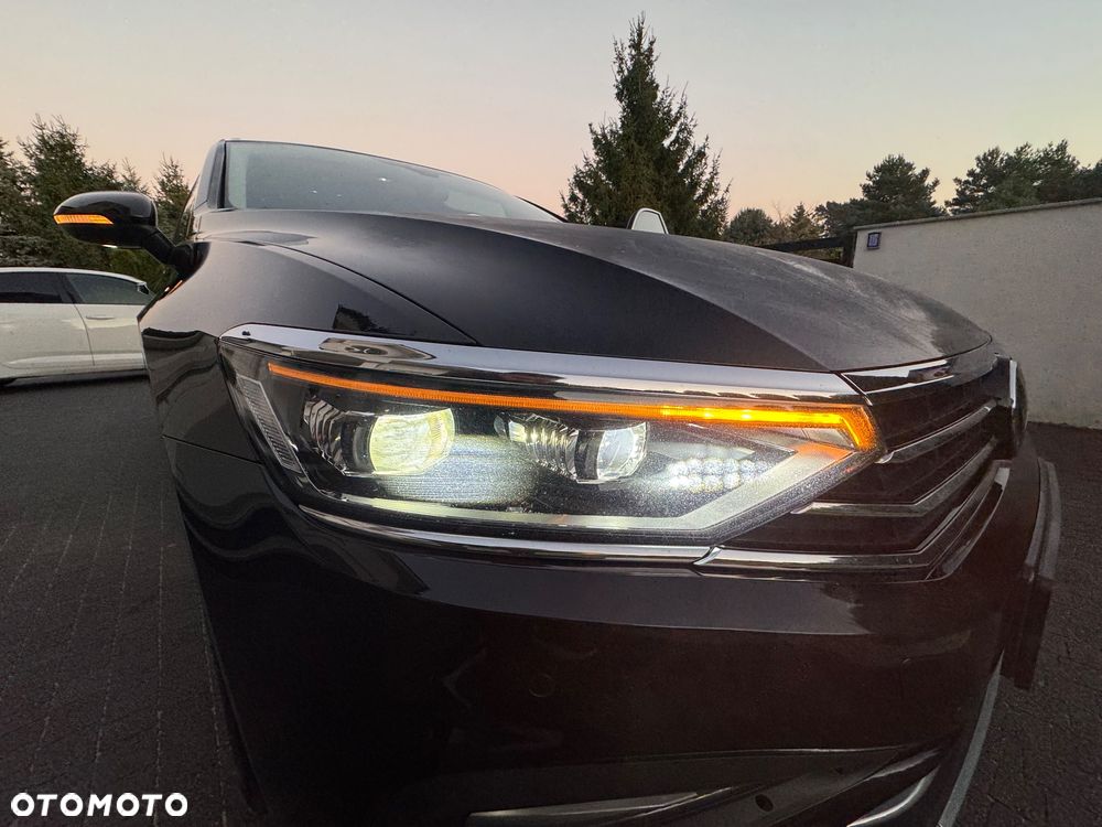 Volkswagen Passat 2.0 TDI Elegance DSG - 24