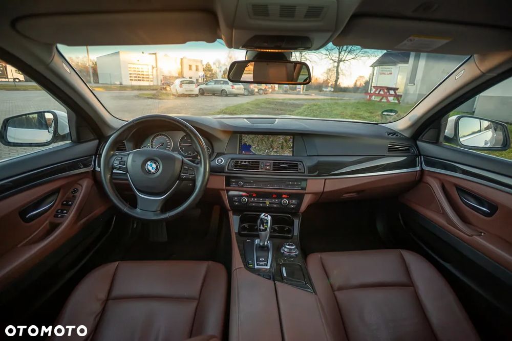 BMW Seria 5 520d Sport-Aut - 38