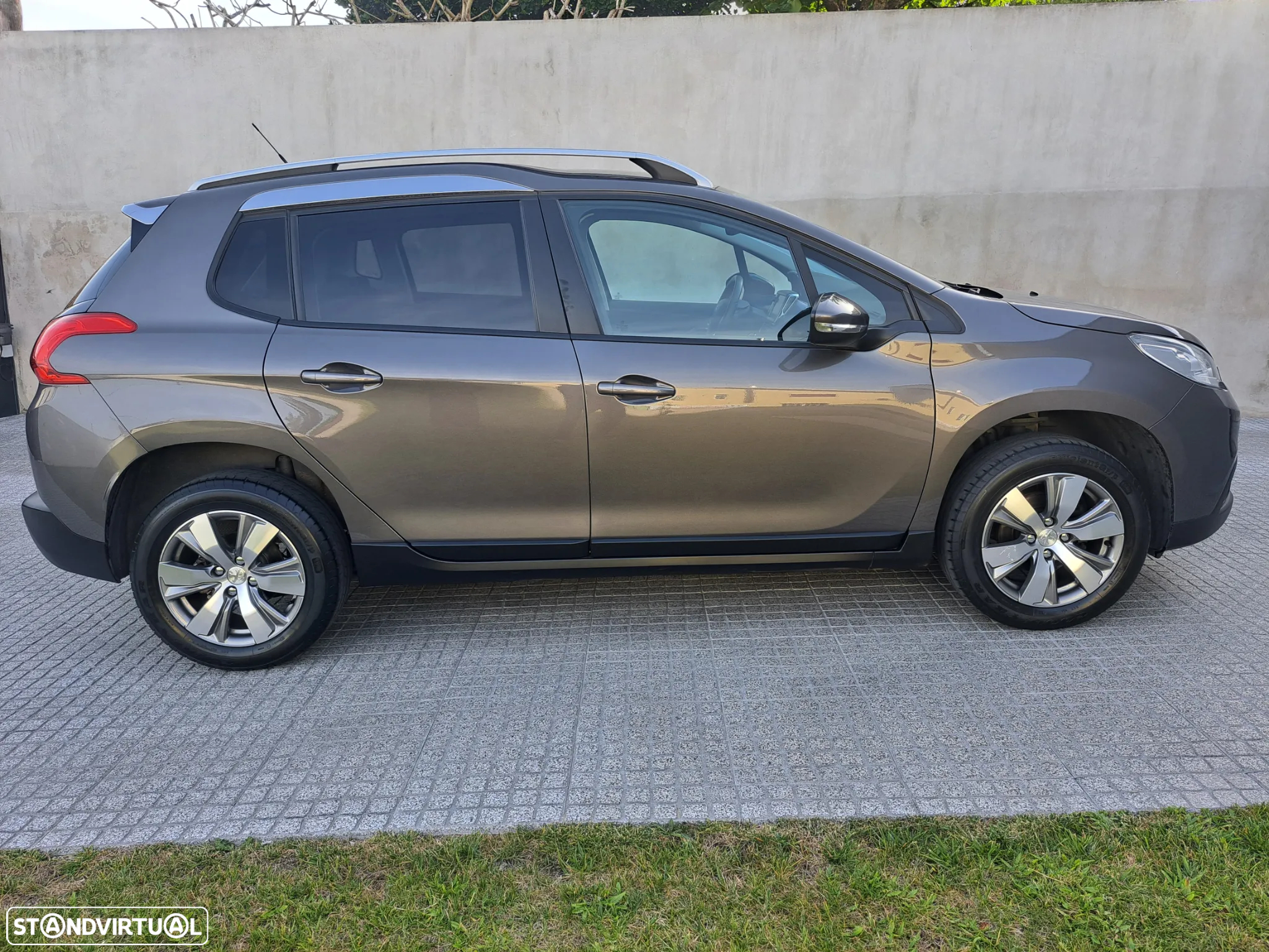 Peugeot 2008 1.2 PureTech Style - 8