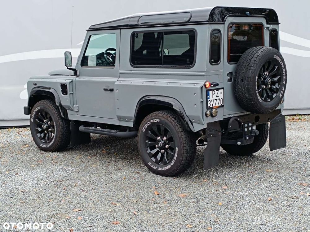 Land Rover Defender - 24