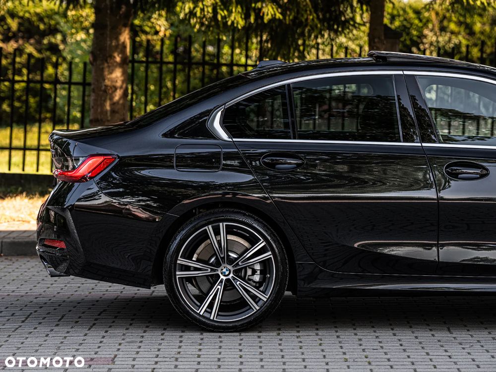 BMW Seria 3 330i xDrive M Sport - 18