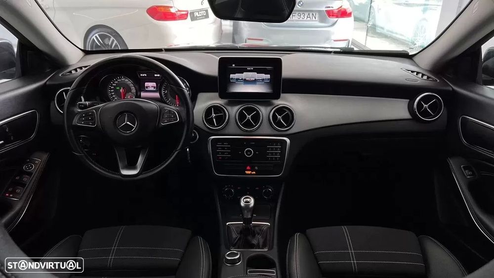 Mercedes-Benz CLA 180 d Shooting Brake Urban - 14