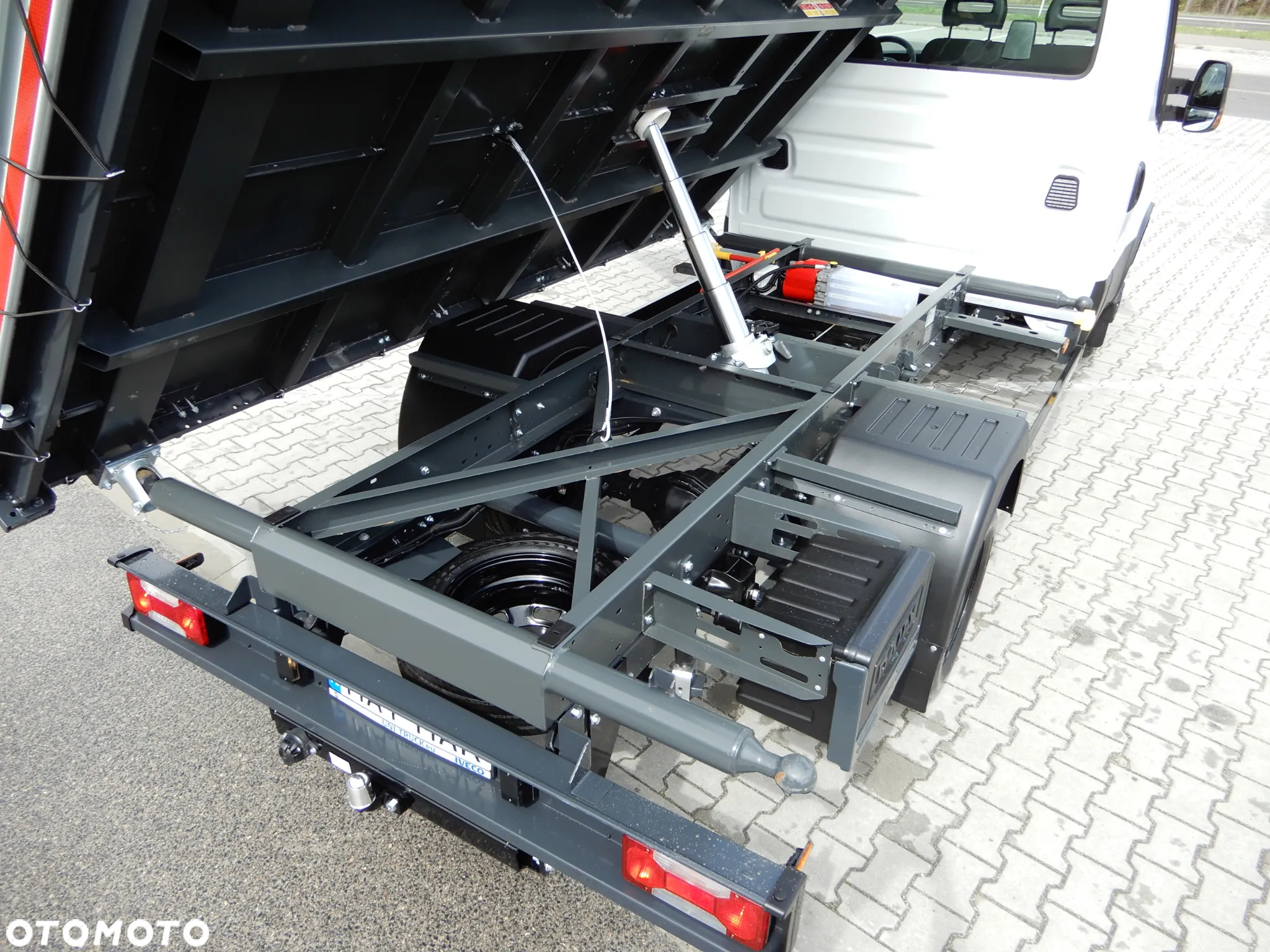 Iveco DAILY 50C18 Wywrotka Kiper Wywrot x 3 Renomowanej Firmy SCATTOLINI 3.62 CM HAK 3500 Kg 30 Tys Km Przeb Stan Jak Nowy OKAZJA - 23