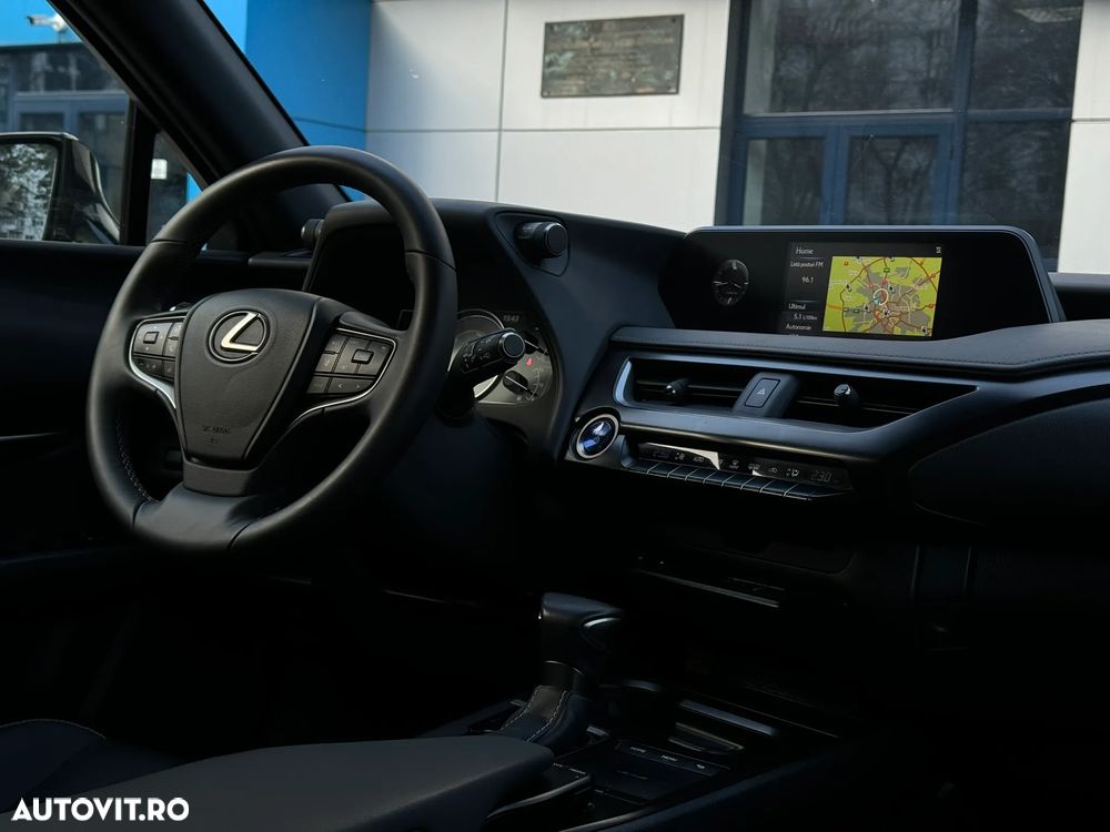Lexus UX 250h FWD Executive - 19