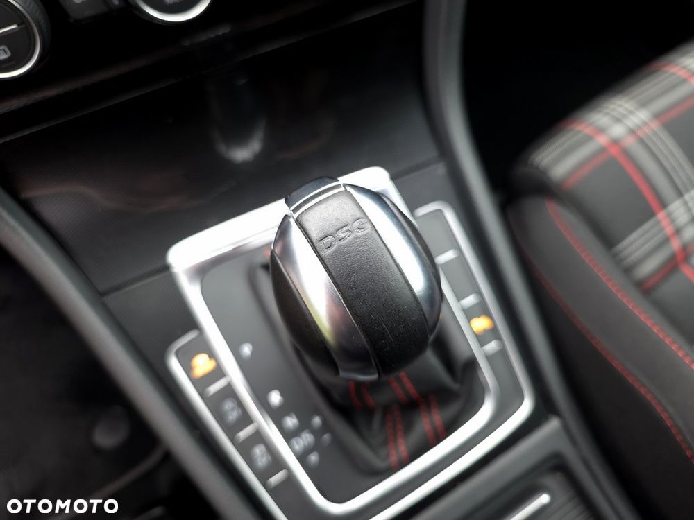 Volkswagen Golf - 23
