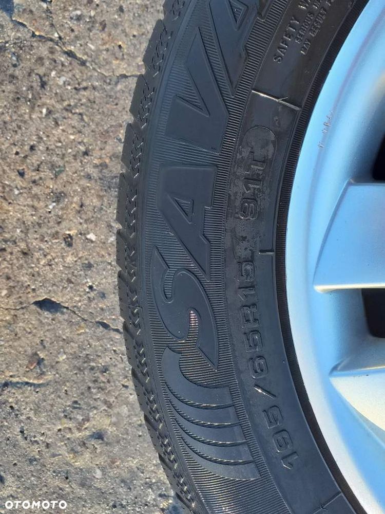 Koła Felgi 15 cali 5x114 kołpaki z oponami zimowymi Renault Megane - 9