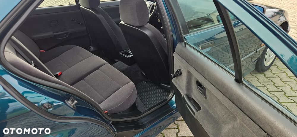 BMW Seria 3 316i - 10