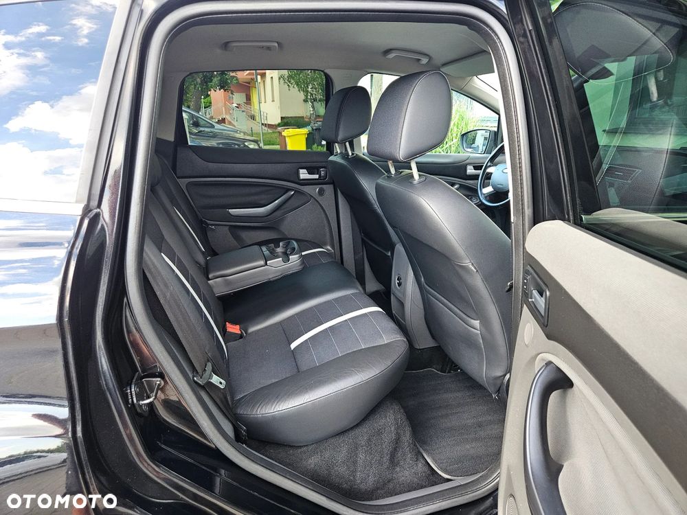 Ford Kuga 2.0 TDCi 2x4 Titanium - 12