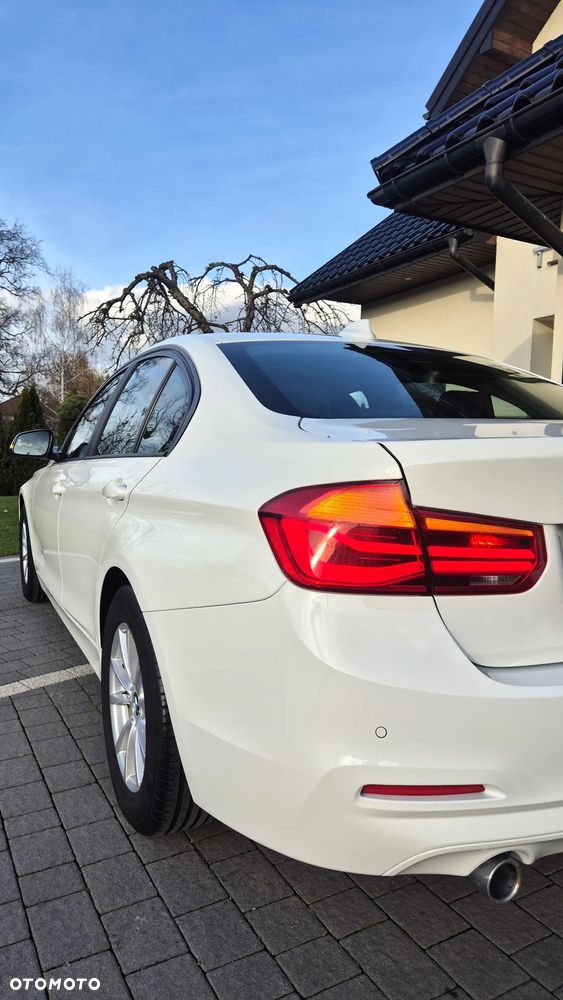 BMW Seria 3 318i Luxury Line - 28