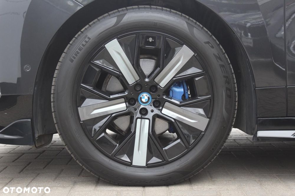 BMW iX - 4
