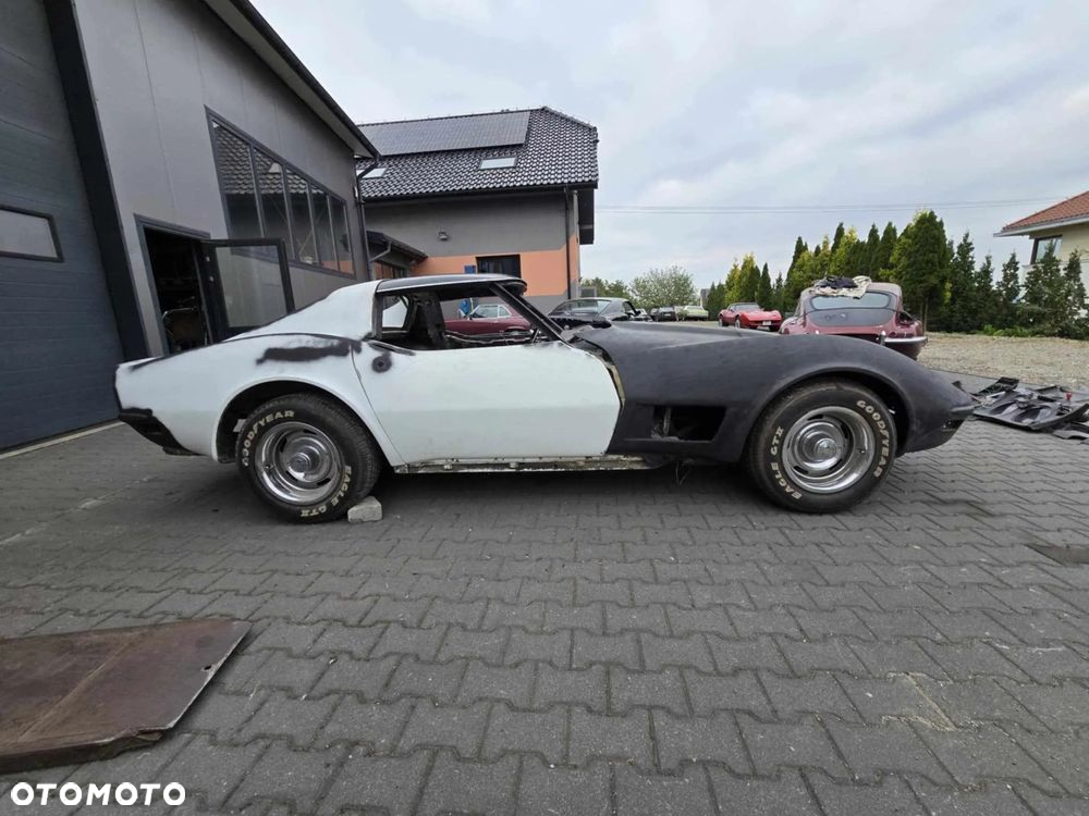 Chevrolet Corvette - 27