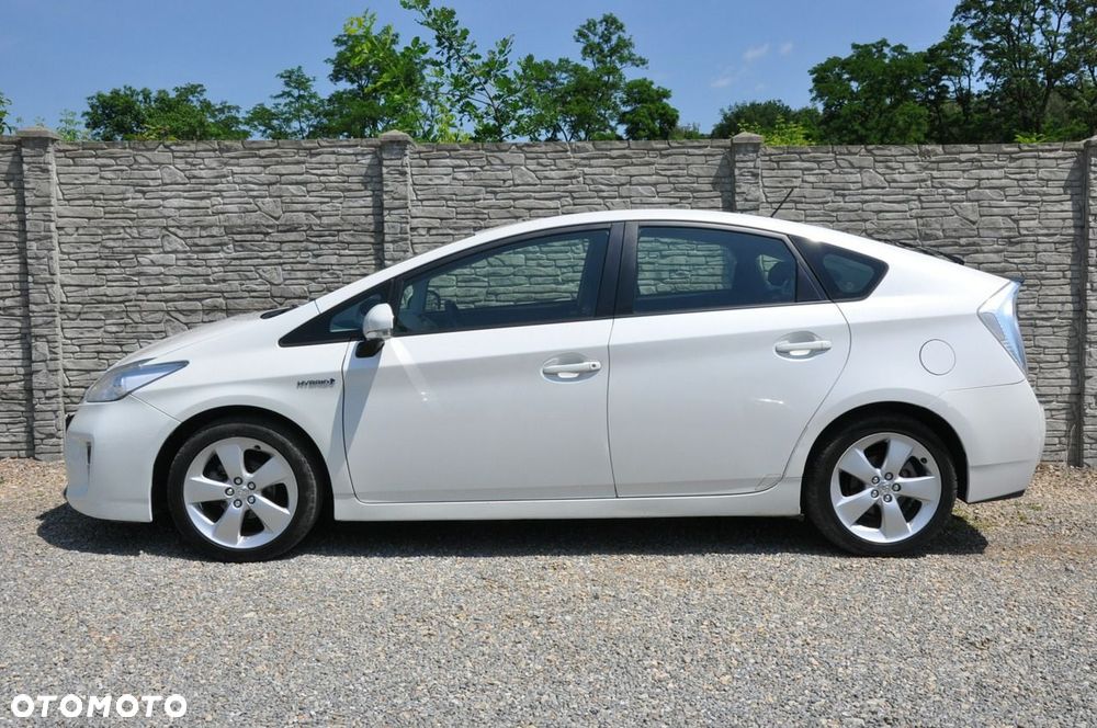 Toyota Prius (Hybrid) Executive - 2