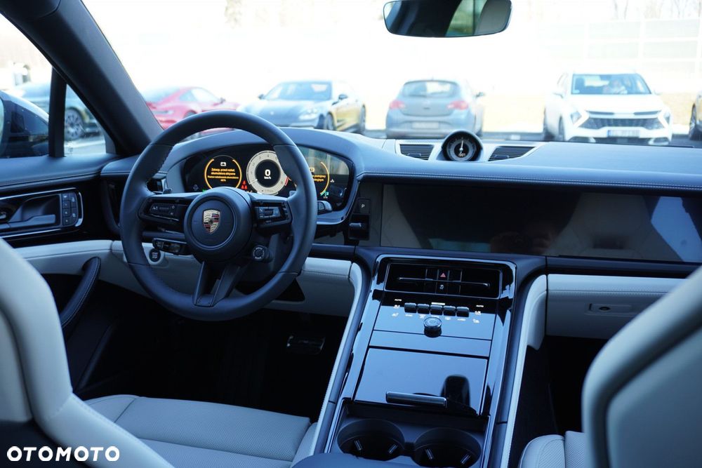 Porsche Panamera 4 - 11