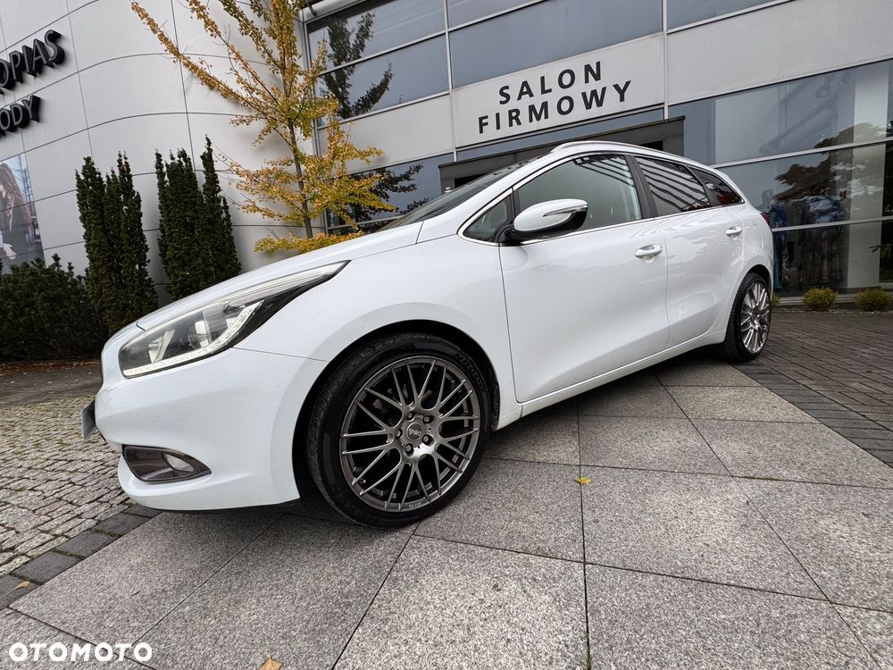 Kia Ceed 1.6 GDI SW ISG UEFA EURO 2016 - 4