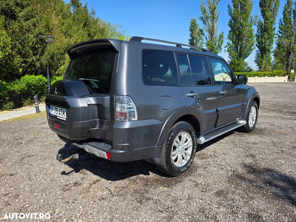 Mitsubishi Pajero - 4