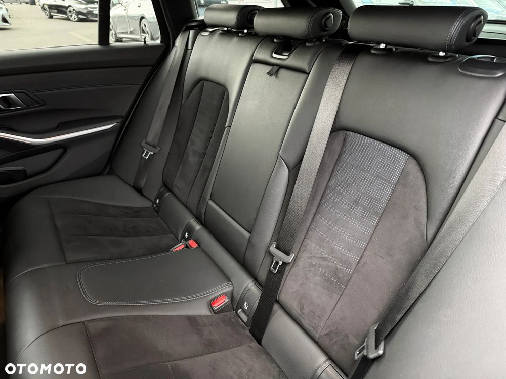 BMW Seria 3 320d xDrive M Sport Sport - 31