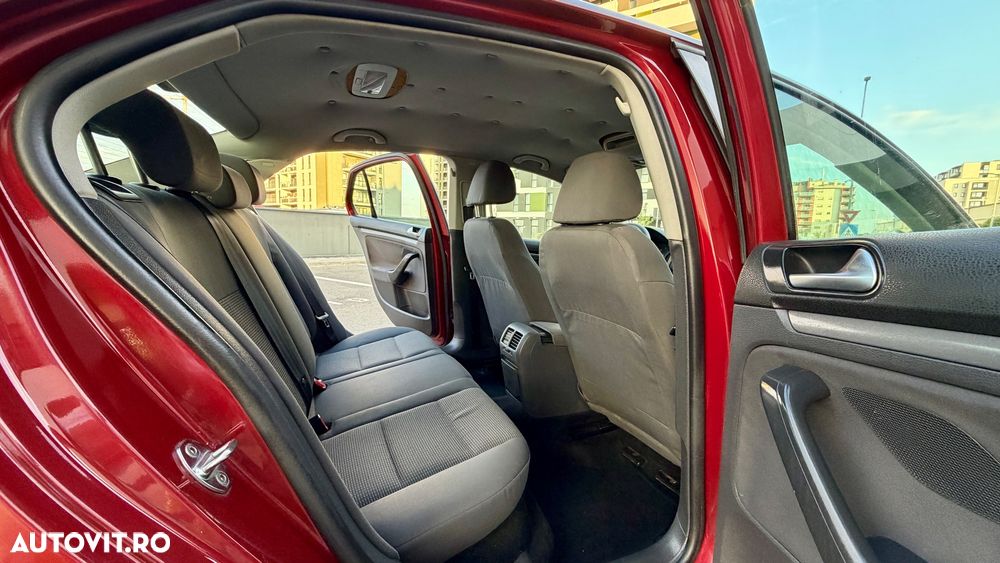 Volkswagen Jetta - 8