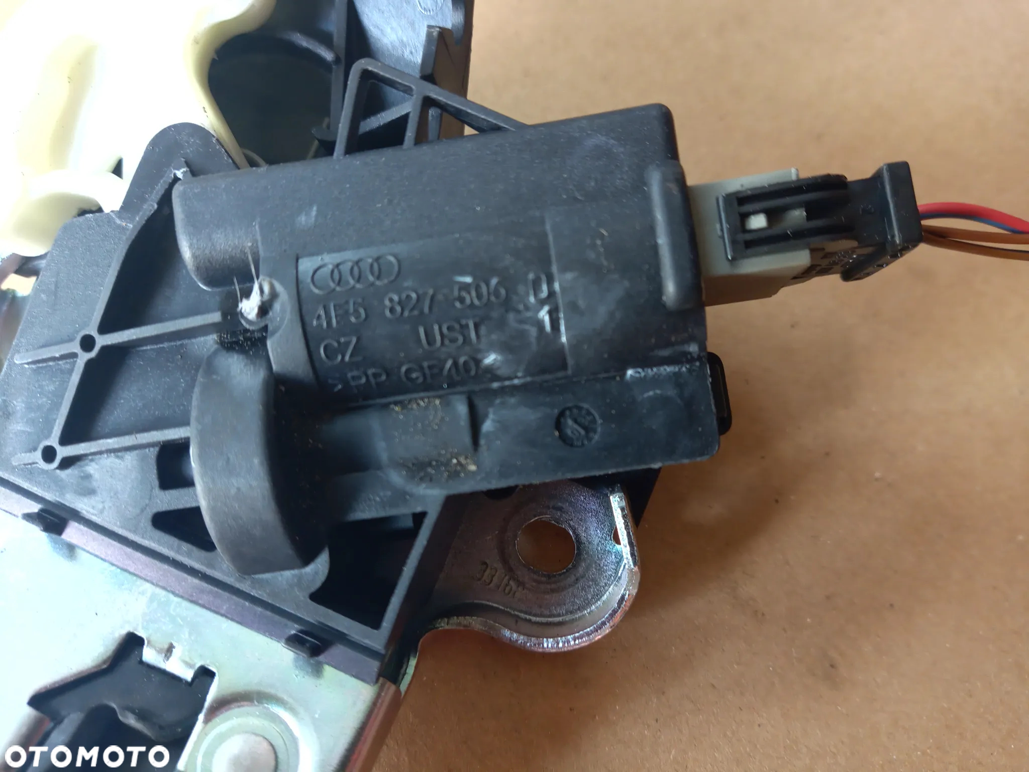 Vw  Jetta zamek klapy bagażnika  4F5827505D - 3