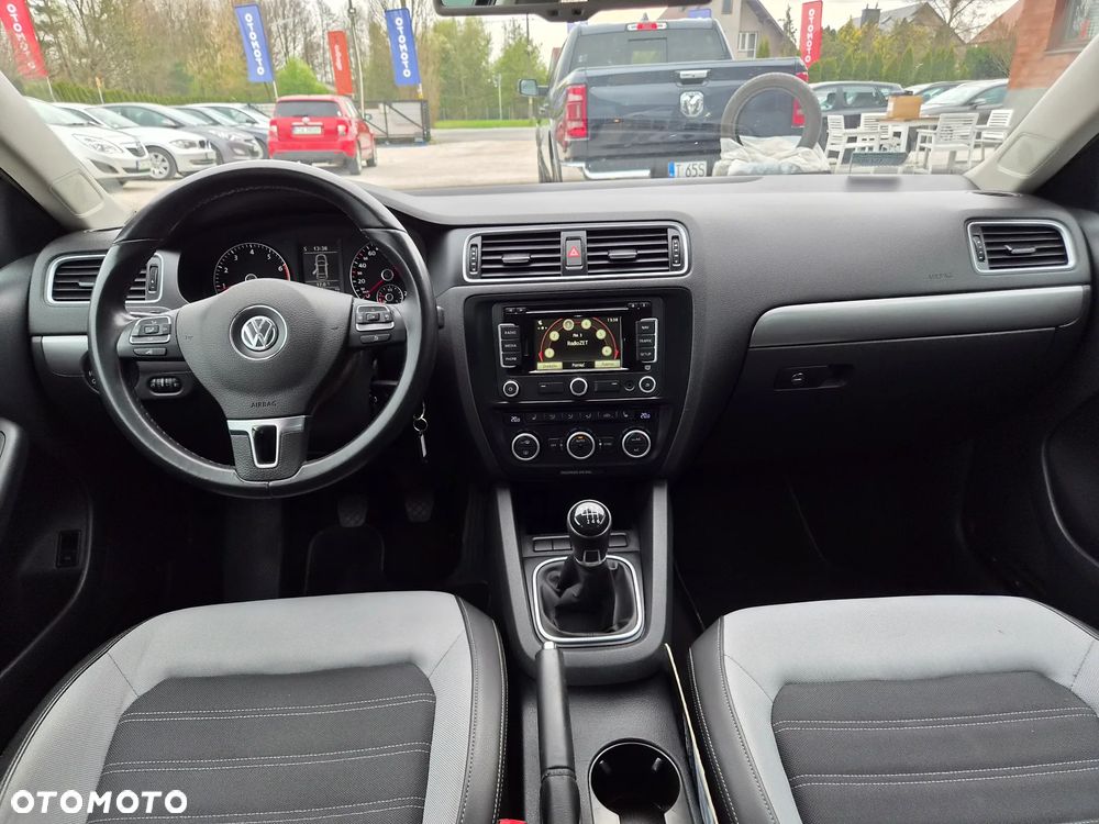 Volkswagen Jetta - 29