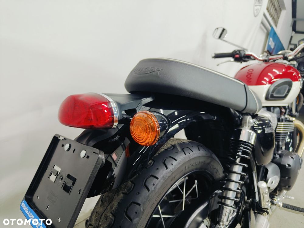 Triumph Bonneville - 11