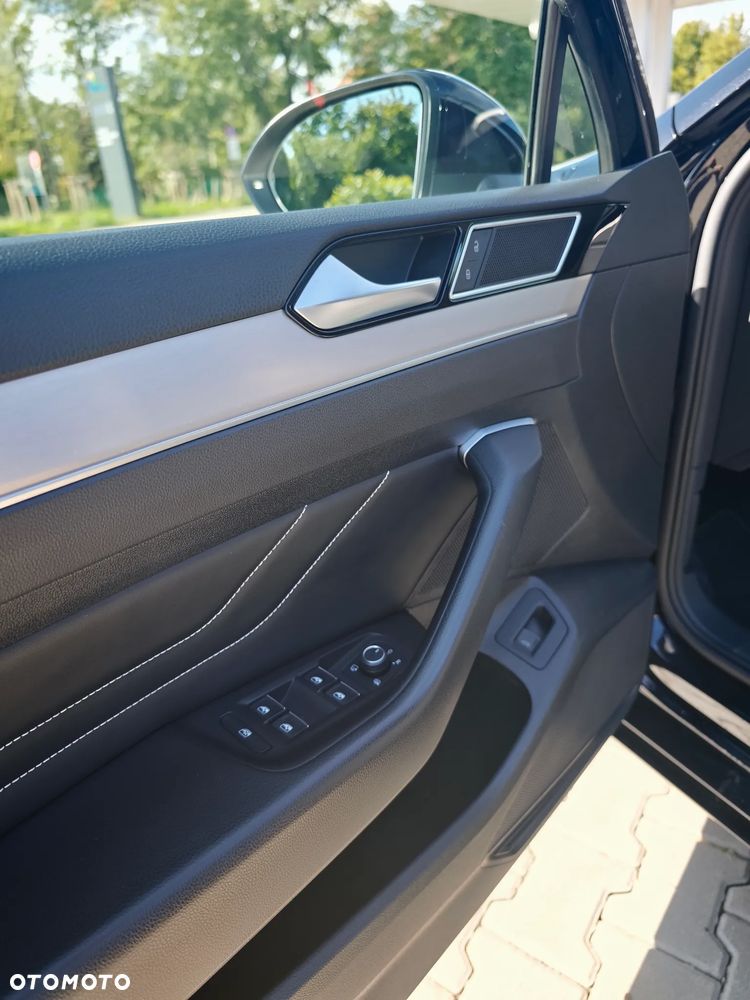 Volkswagen Passat - 16