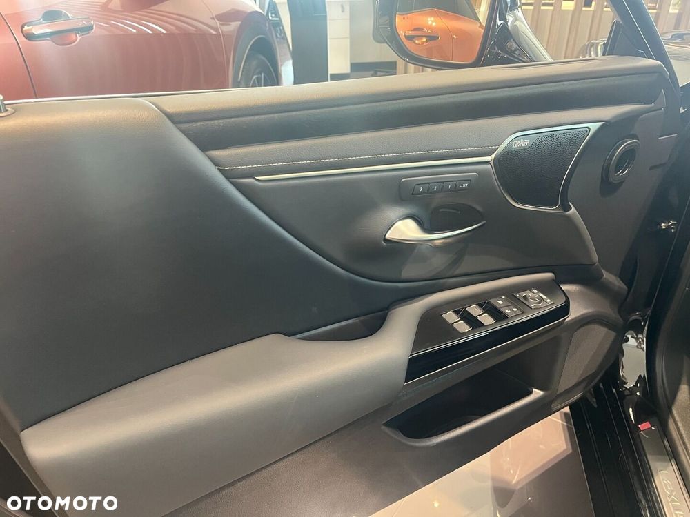 Lexus ES 300h Prestige - 9