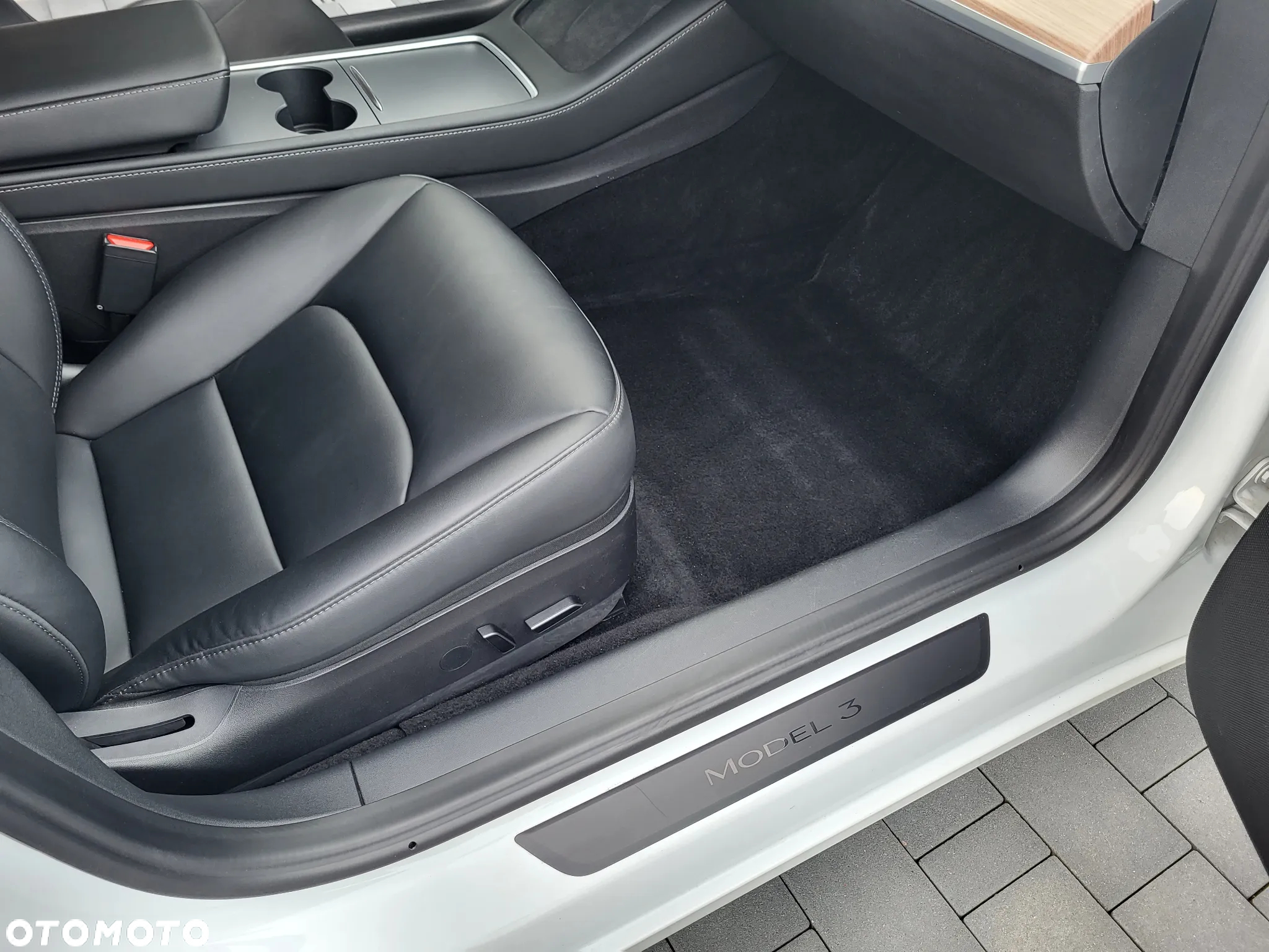 Tesla Model 3 - 24