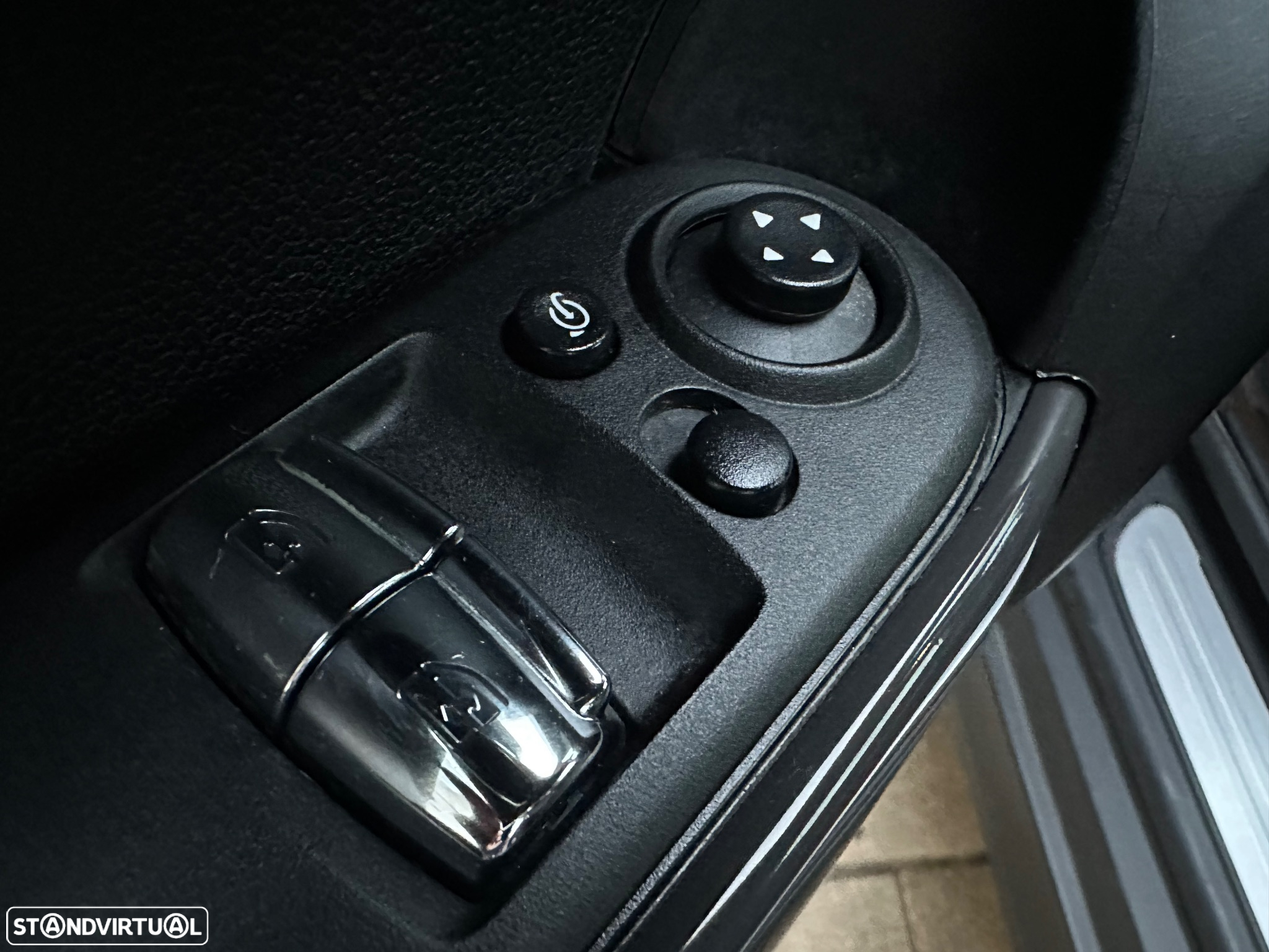 MINI 3 Portas One D - 22