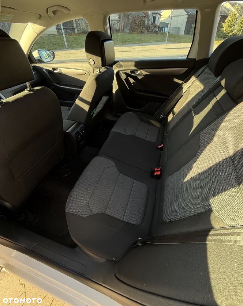 Volkswagen Passat - 13