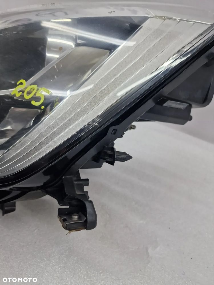 RENAULT MEGANE 4 IV 16- LEWA LAMPA PRZEDNIA PRZÓD SOCZEWKA + LED , NR 260603157R , NR AUKCJI LA205 - 10